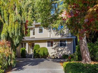 8571 Kingcome Cres, North Saanich, BC V8L 5B8