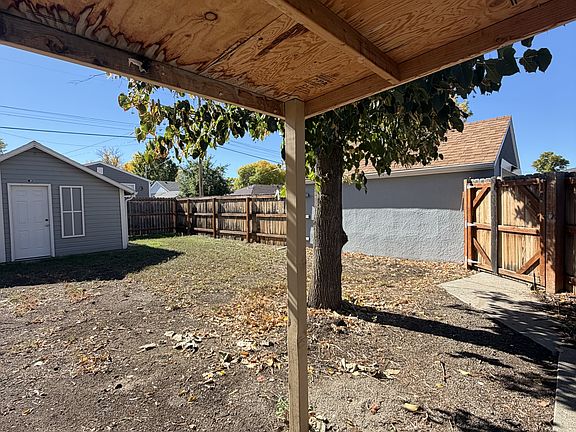 5th image of 1230 Broadwater Ave