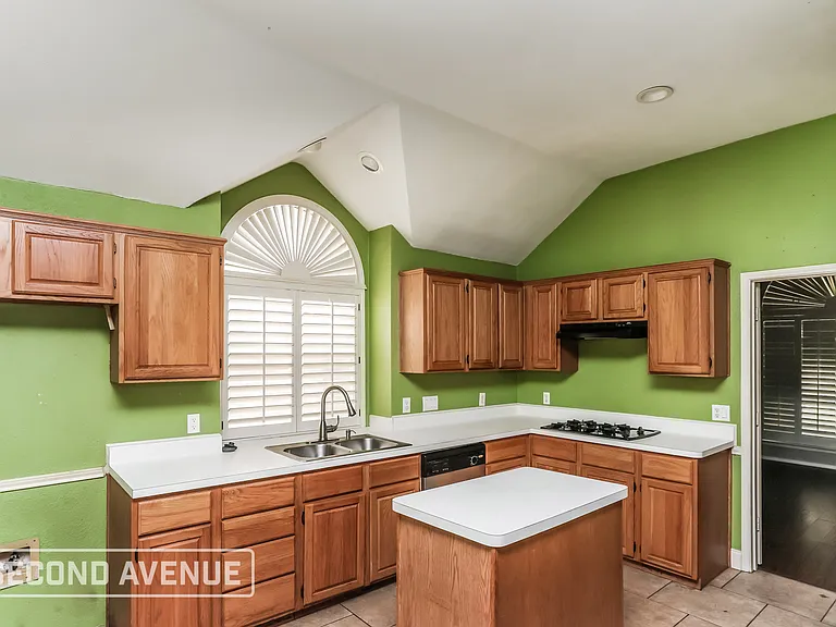 2404 Liles Ln — Photo 10