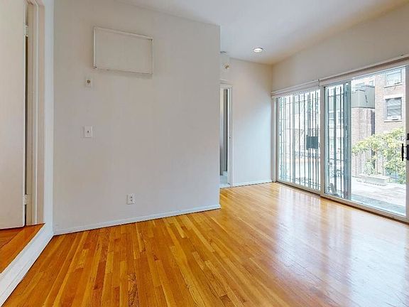 4th image of 323 W 82nd St Penthouse B