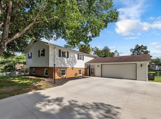 1525 Moorwood Dr, Decatur, IL 62521