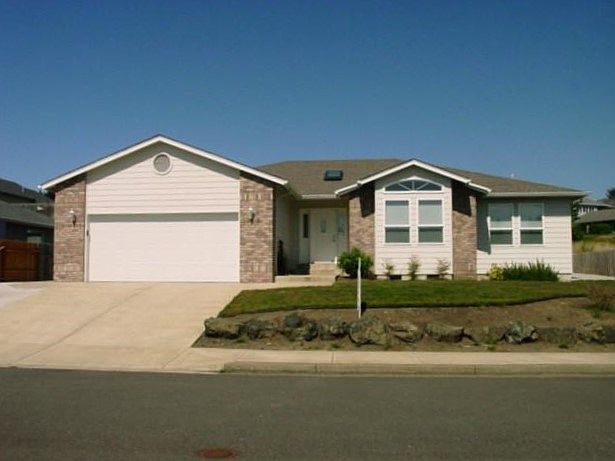 1st image of 2585 NE 47th St