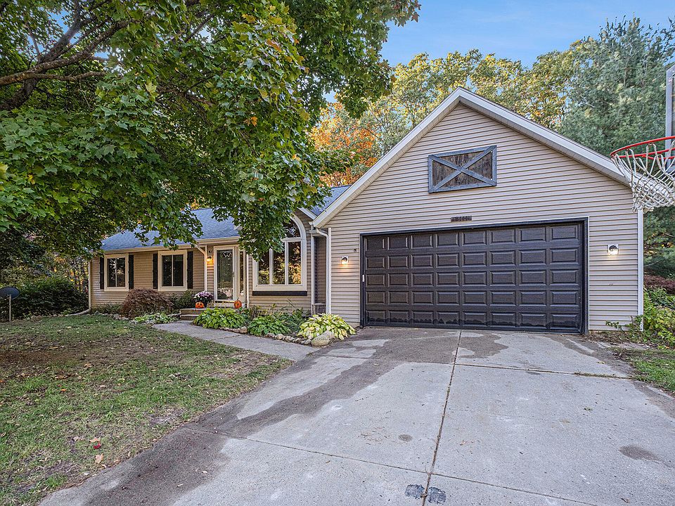 1st image of 8111 Tanager Ln NE
