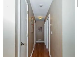 506 Forest View Rd, Lindenhurst, IL 60046