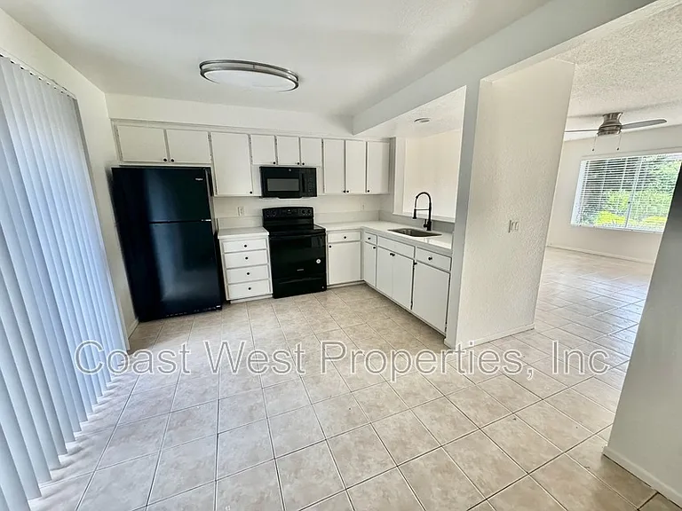 129 Jupiter St E — Photo 6