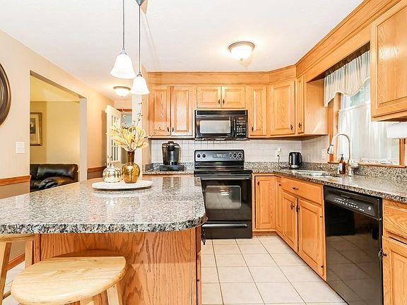 3rd image of 35 Sawmill Dr