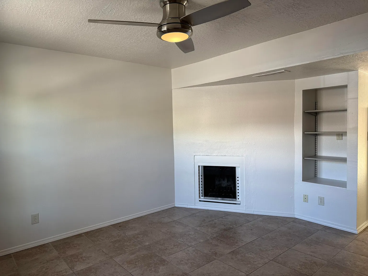2 bed, 896 sqft, $1,850 — Photo 3