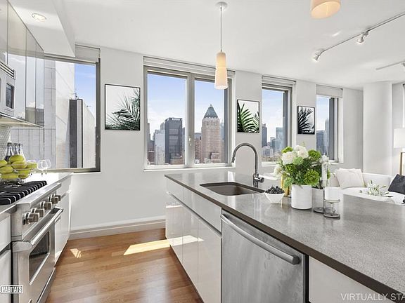 4th image of 550 W 54th St Ph A