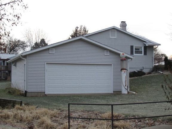 2nd image of 1215 Margaret Dr