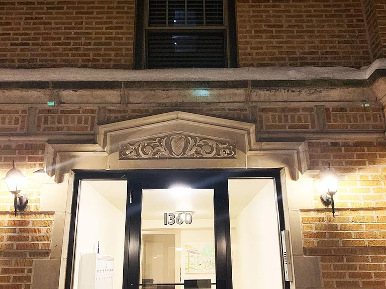 1360 W Greenleaf Ave #1S — Photo 26
