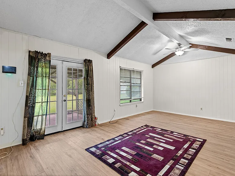 1208 Clark St — Photo 3