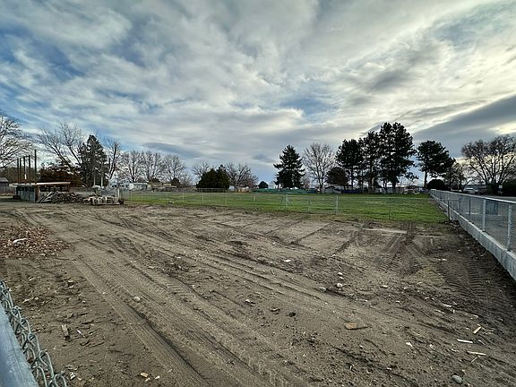 4th image of 433 Ringhoff Rd