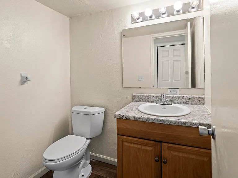 Westport Crossing Apartments — Photo 113