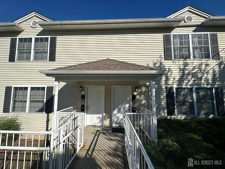 111 Harris Ave #4 — Photo 1