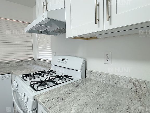 2nd image of 905A Thorn Ct SE