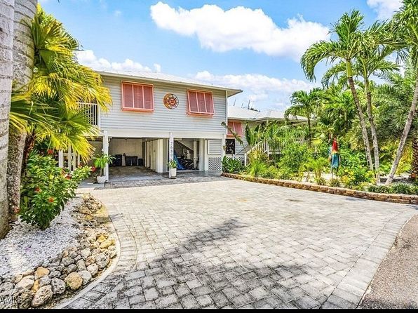 7860 Myrsine Cir