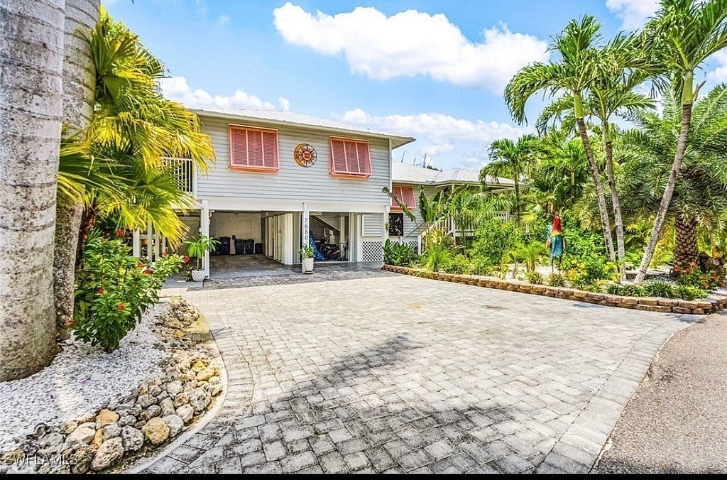 7860 Myrsine Cir - Property Image
