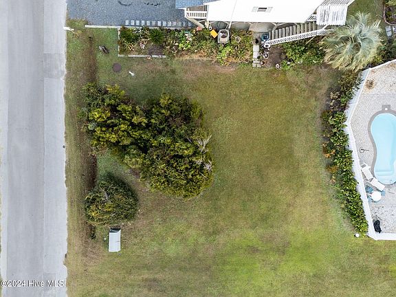 3rd image of 5213 E Pelican Drive