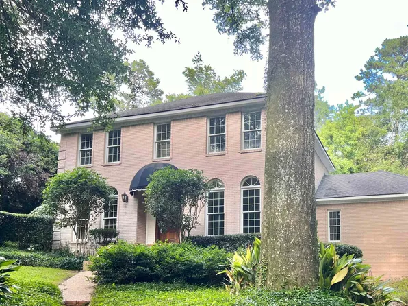 679 Colonial Dr, Fairhope, AL 36532