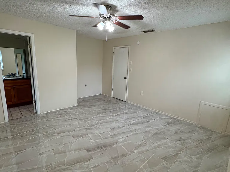9945 Woodridge Ct — Photo 17