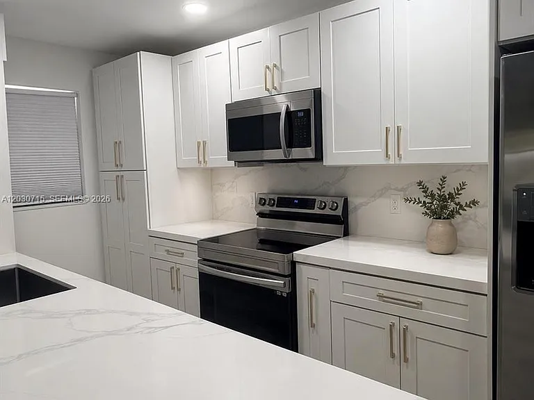 200 High Point Ct E #D — Photo 15