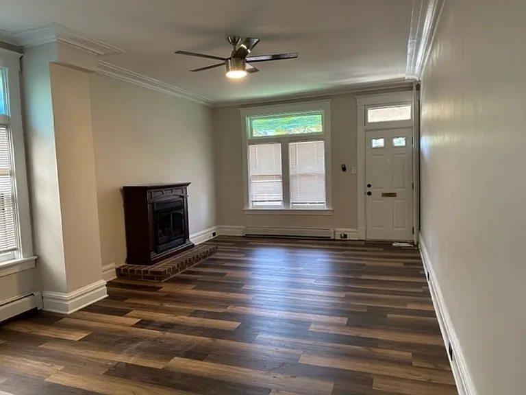 2342 Ellerslie St — Photo 3