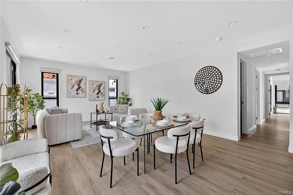 2 bed, 900 sqft, $3,300 — Photo 3