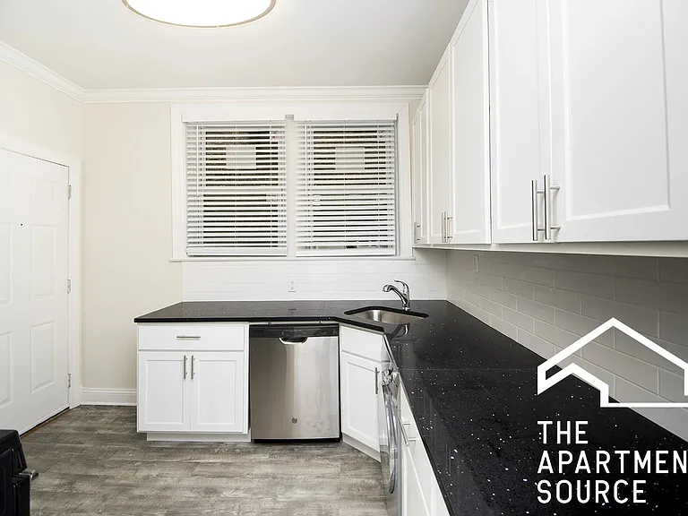 1130 Maple Ave #1 — Photo 2