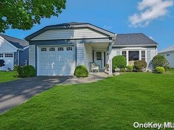 456 Summerwood Court #456, Ridge, NY 11961