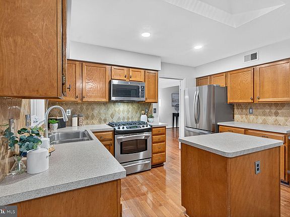 5th image of 9616 Burnt Oak Dr