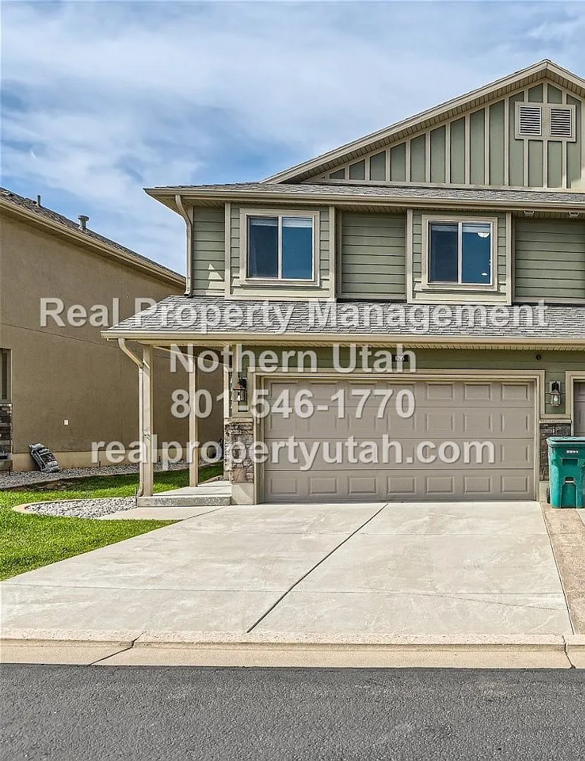 Charming 3 Bedroom Home in Layton! — Photo 1