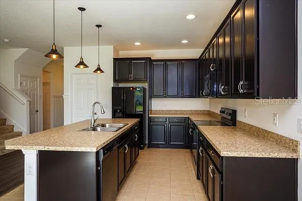 5 bed, 3.0 bath, 3106 sqft, $3,000 — Photo 3