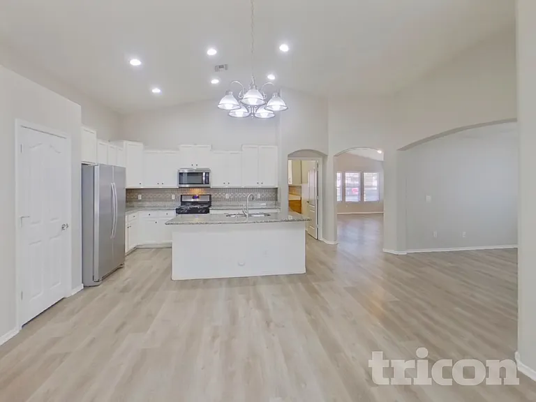 8529 W Hughes Dr — Photo 8