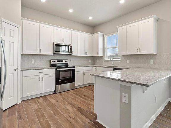 4th image of 2908 Meleto Blvd
