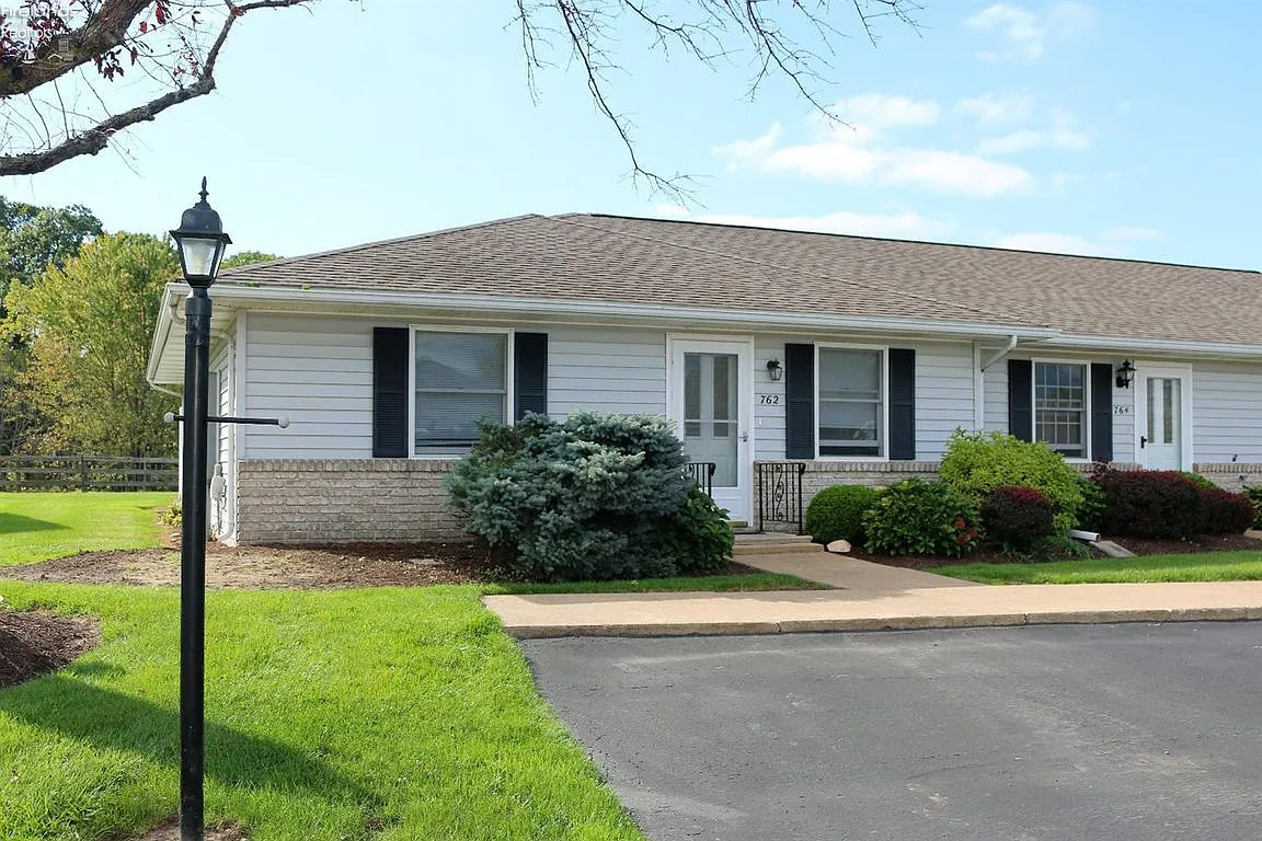762 Chestnut Ln photo 1