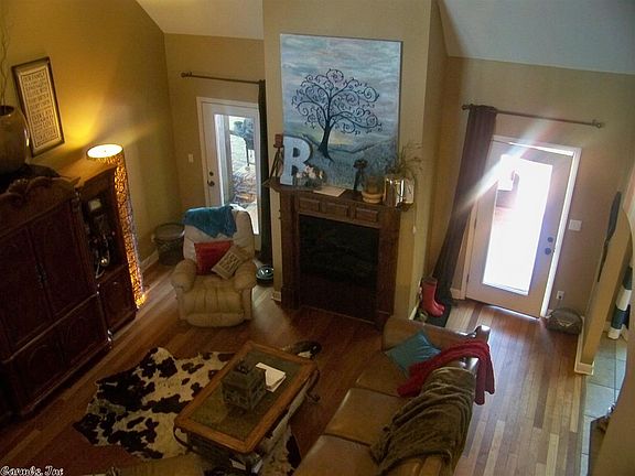 4th image of 91 Lakeway Dr