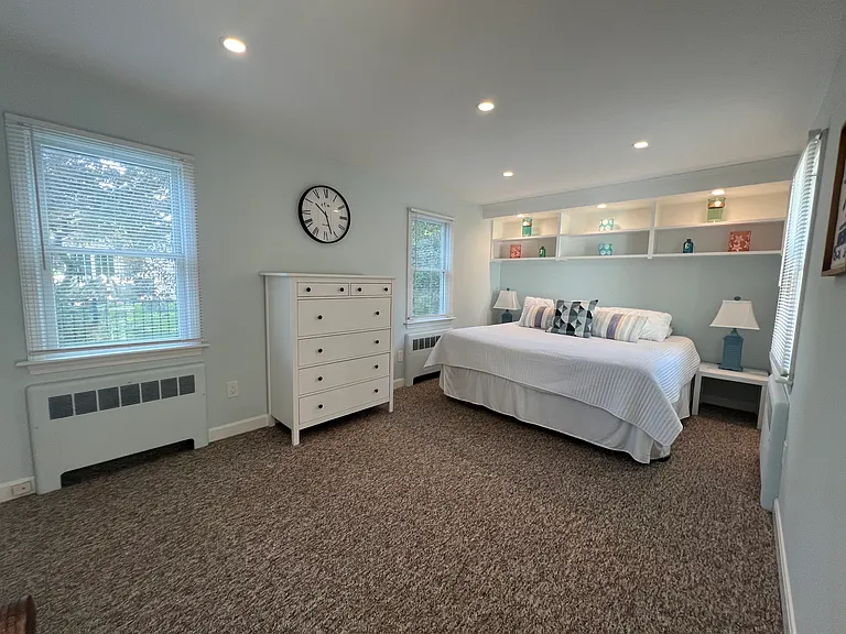 629 E Main Rd — Photo 14