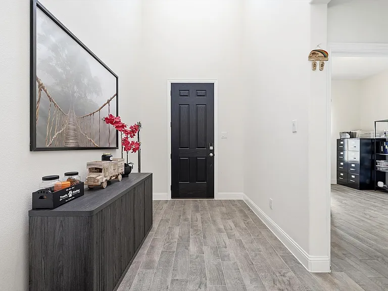 105 Portina Dr — Photo 3