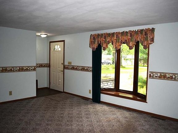 3rd image of 9333 Dahlia Dr
