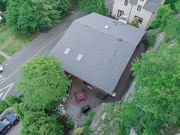4th image of 181 Northfield Ave