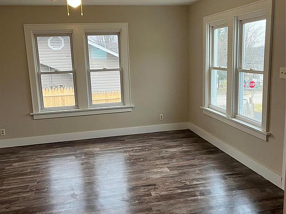 5th image of 215 N Lundin St