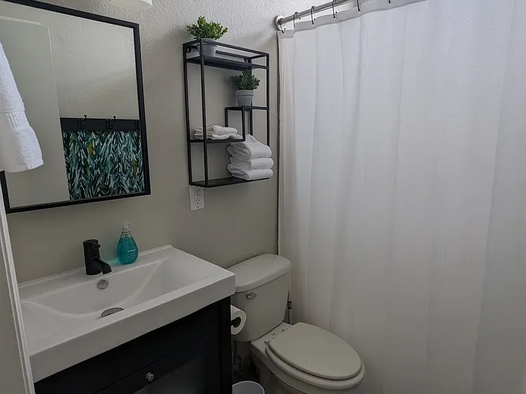 Fifth Avenue Apartments — Photo 12