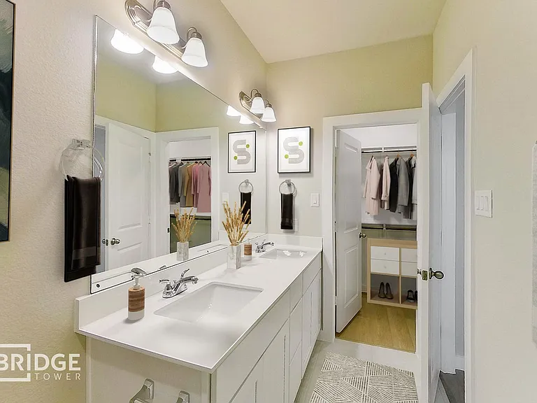 4125 Tobin Dr — Photo 3