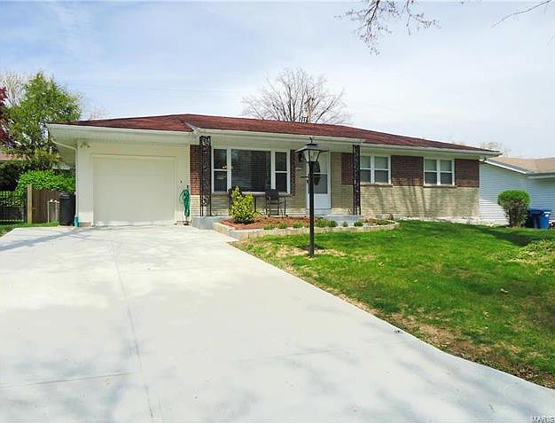 1st image of 1023 Camelot Gardens Dr
