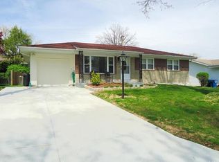 1023 Camelot Gardens Dr, Saint Louis, MO