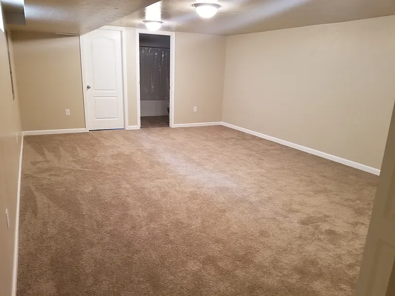 Spacious & Updated 3 bedrooms +large rec room 2 baths, landscaped — Photo 15
