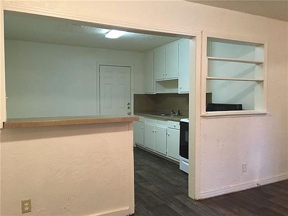 5th image of 5073 Royal Dr