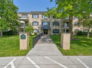 190 Cottage Grove Ave SE APT 220, Cedar Rapids, IA 52403