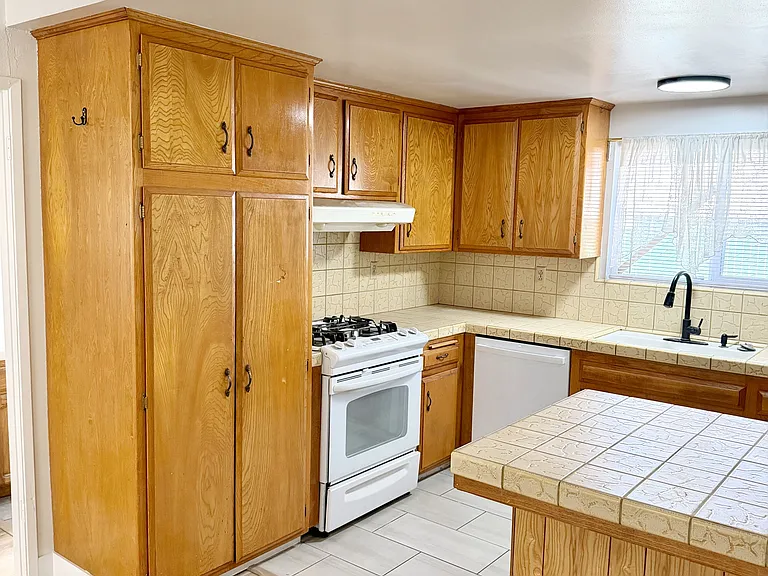 3636 W Tulare Ave — Photo 11