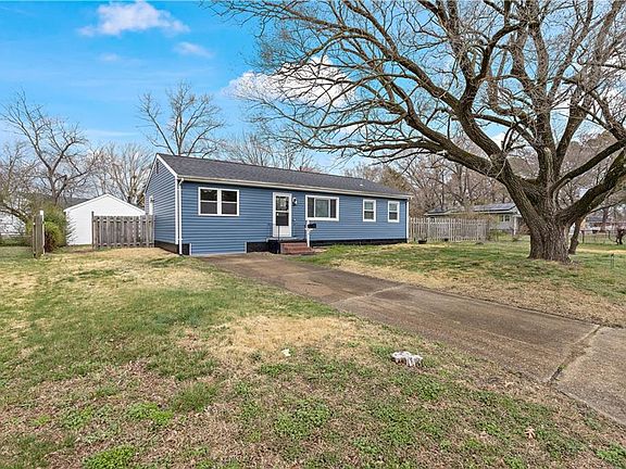 2nd image of 4902 Hazelwood Rd